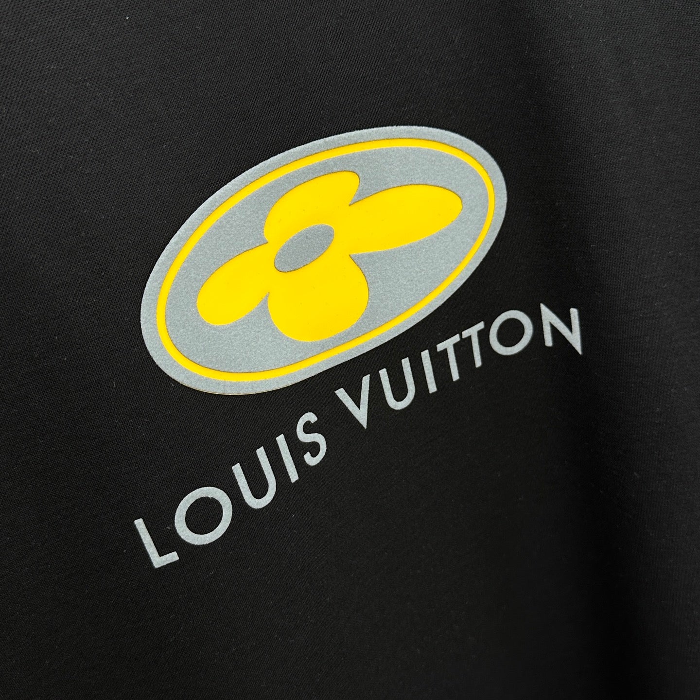 Louis Vuitton 2025SS Men’s Long Sleeve Logo T-Shirt – Casual Luxury Streetwear, Near New Condition