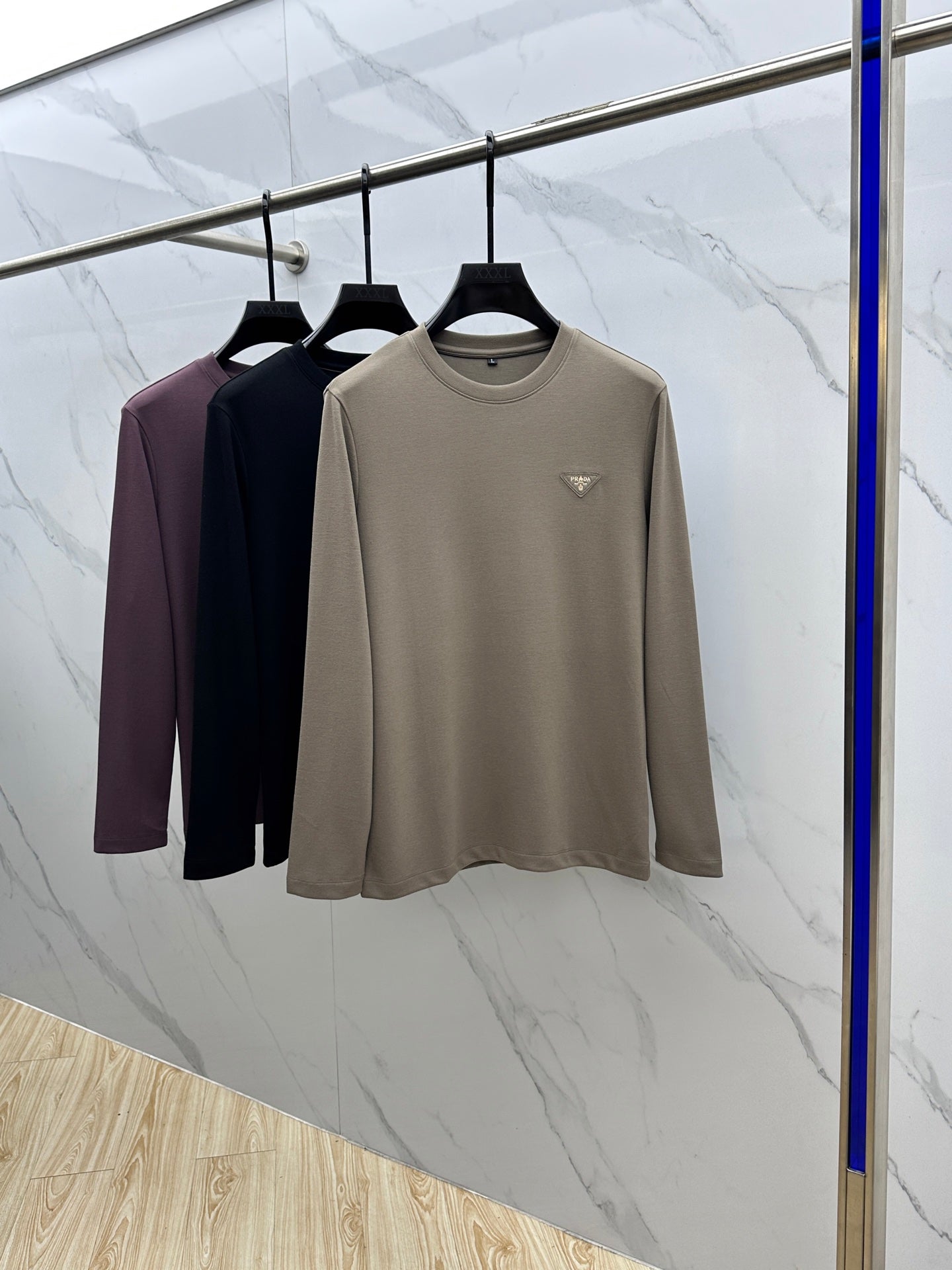 Pre-Owned Prada Wool Knit Sweater – Like New Long-Sleeve Crewneck Luxury Essential