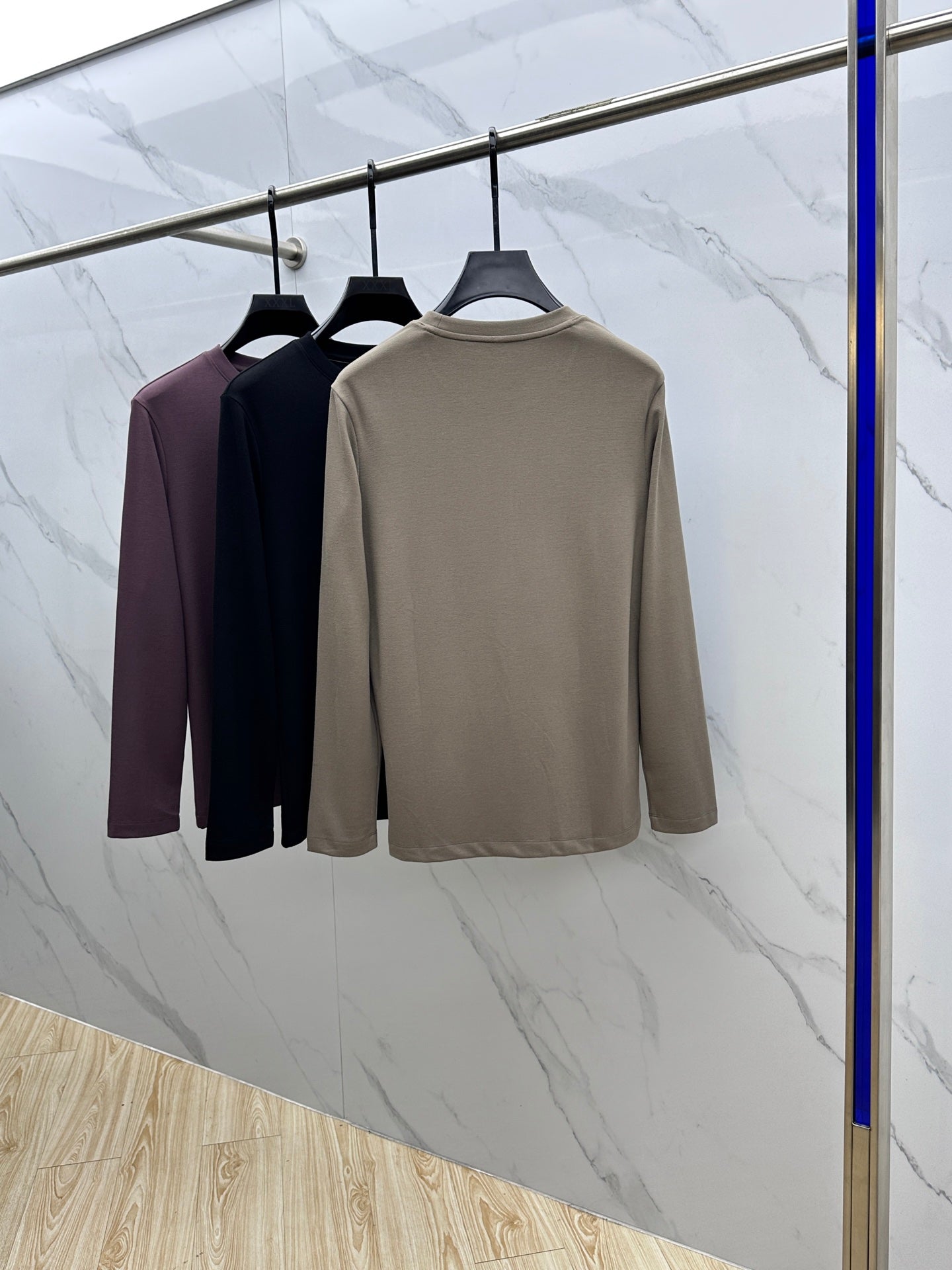 Pre-Owned Prada Wool Knit Sweater – Like New Long-Sleeve Crewneck Luxury Essential