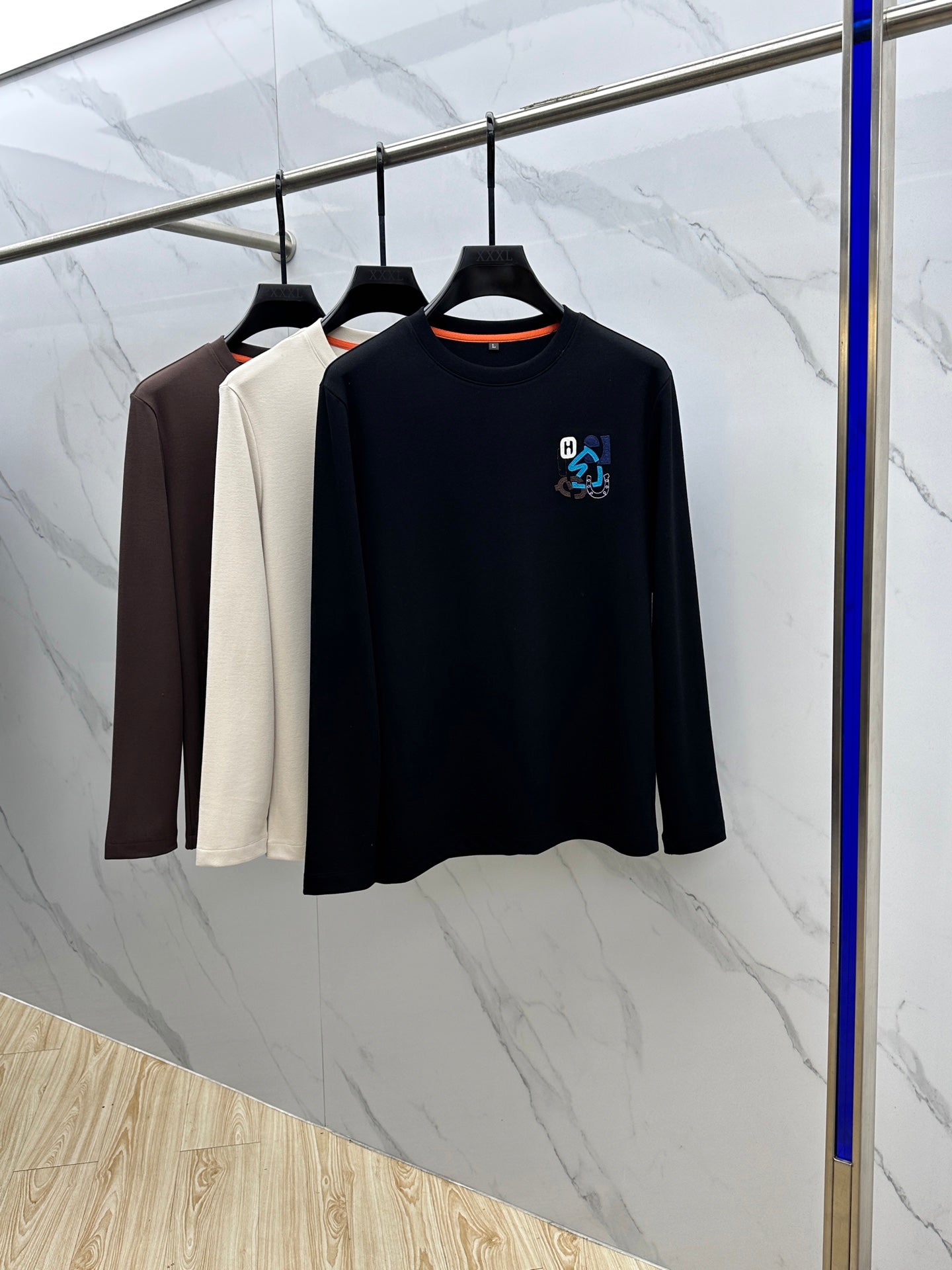 Pre-Owned Hermès Wool Crewneck Sweater – Like New Long-Sleeve Luxury Knit with Embroidery