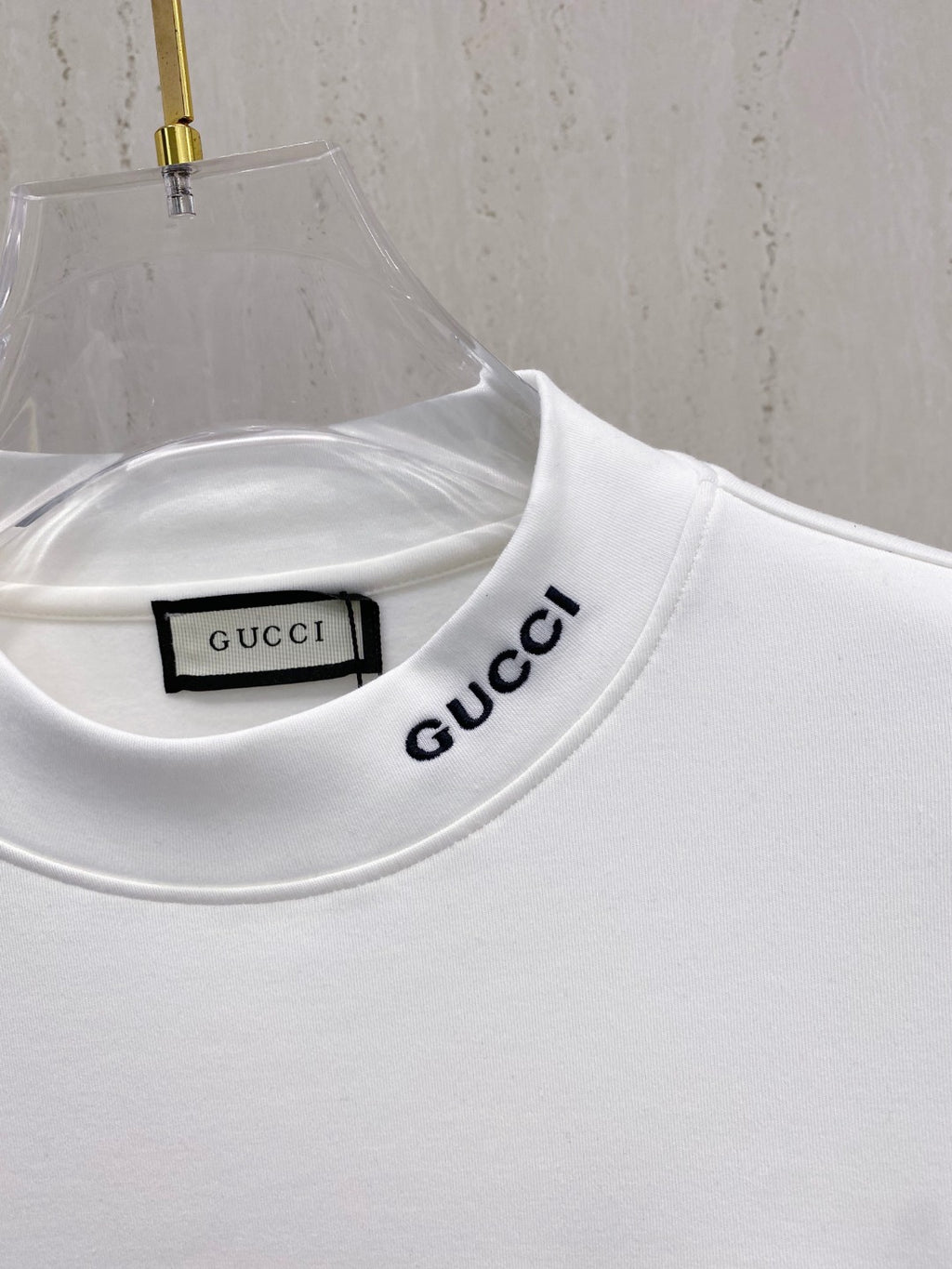 Pre-Owned Gucci White Long-Sleeve T-Shirt – Like New Logo Patch Crewneck Luxury Casual Top