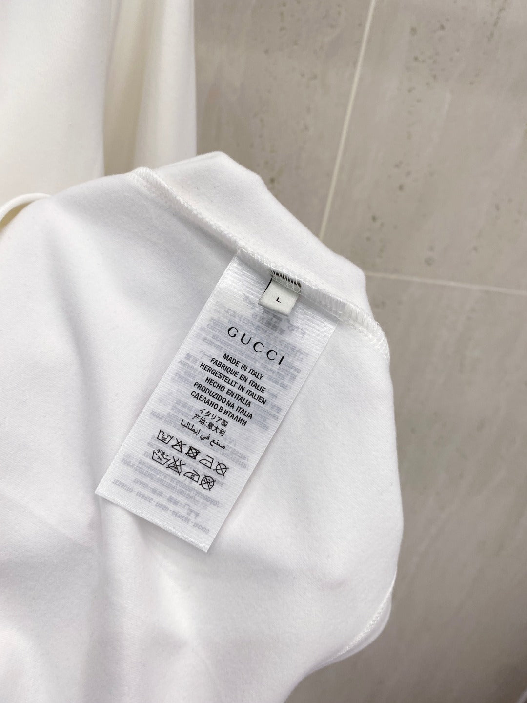 Pre-Owned Gucci White Long-Sleeve T-Shirt – Like New Logo Patch Crewneck Luxury Casual Top