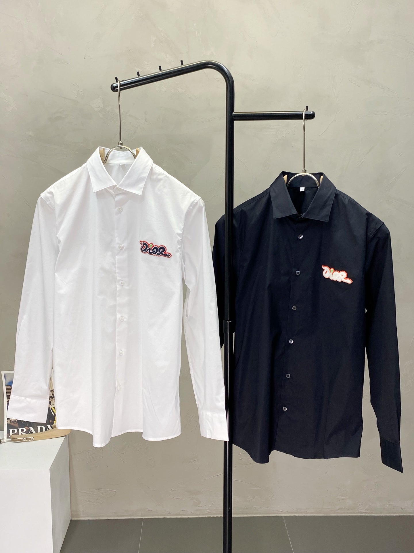 Pre-Owned Dior Men’s Embroidered Logo Long Sleeve Shirt – Luxury Business Casual, Like New