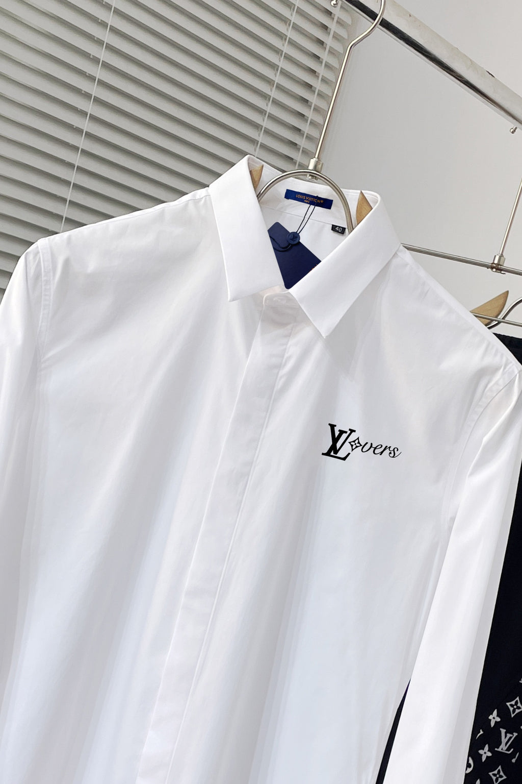 Pre-Owned Louis Vuitton Men’s White Long Sleeve Shirt – Classic Business Casual, Like New