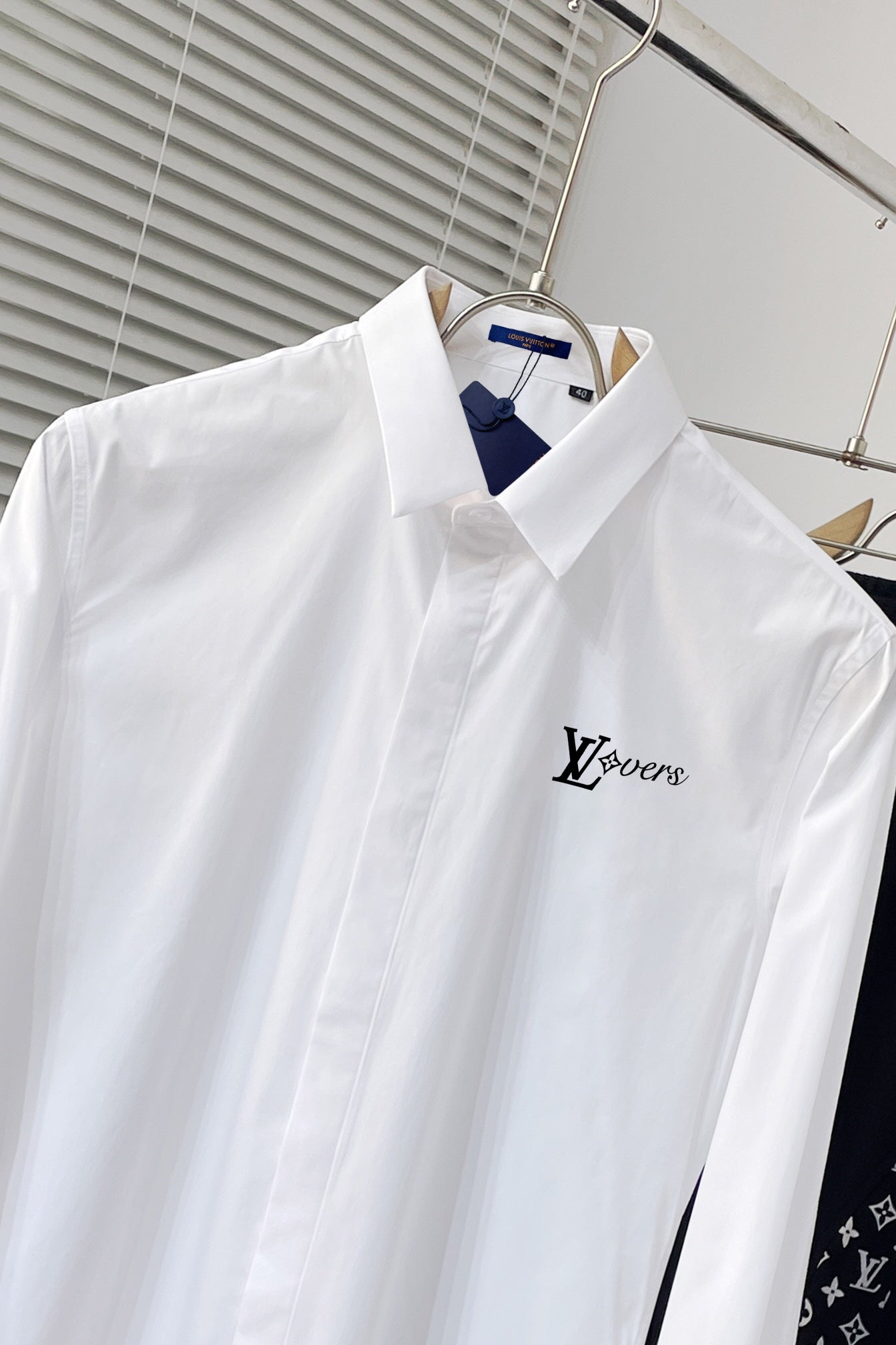 Pre-Owned Louis Vuitton Men’s White Long Sleeve Shirt – Classic Business Casual, Like New
