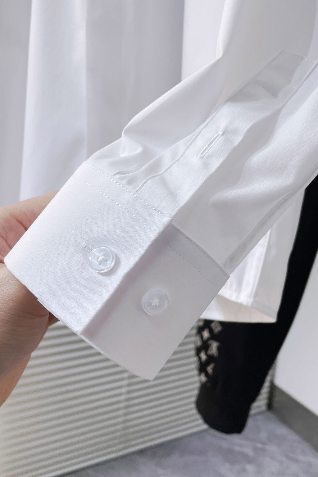 Pre-Owned Louis Vuitton Men’s White Long Sleeve Shirt – Classic Business Casual, Like New