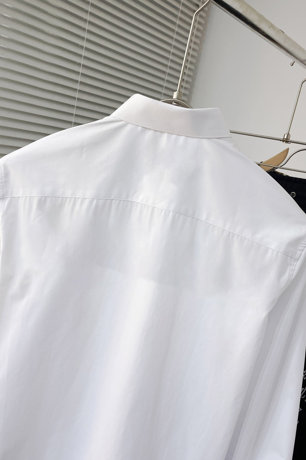 Pre-Owned Louis Vuitton Men’s White Long Sleeve Shirt – Classic Business Casual, Like New