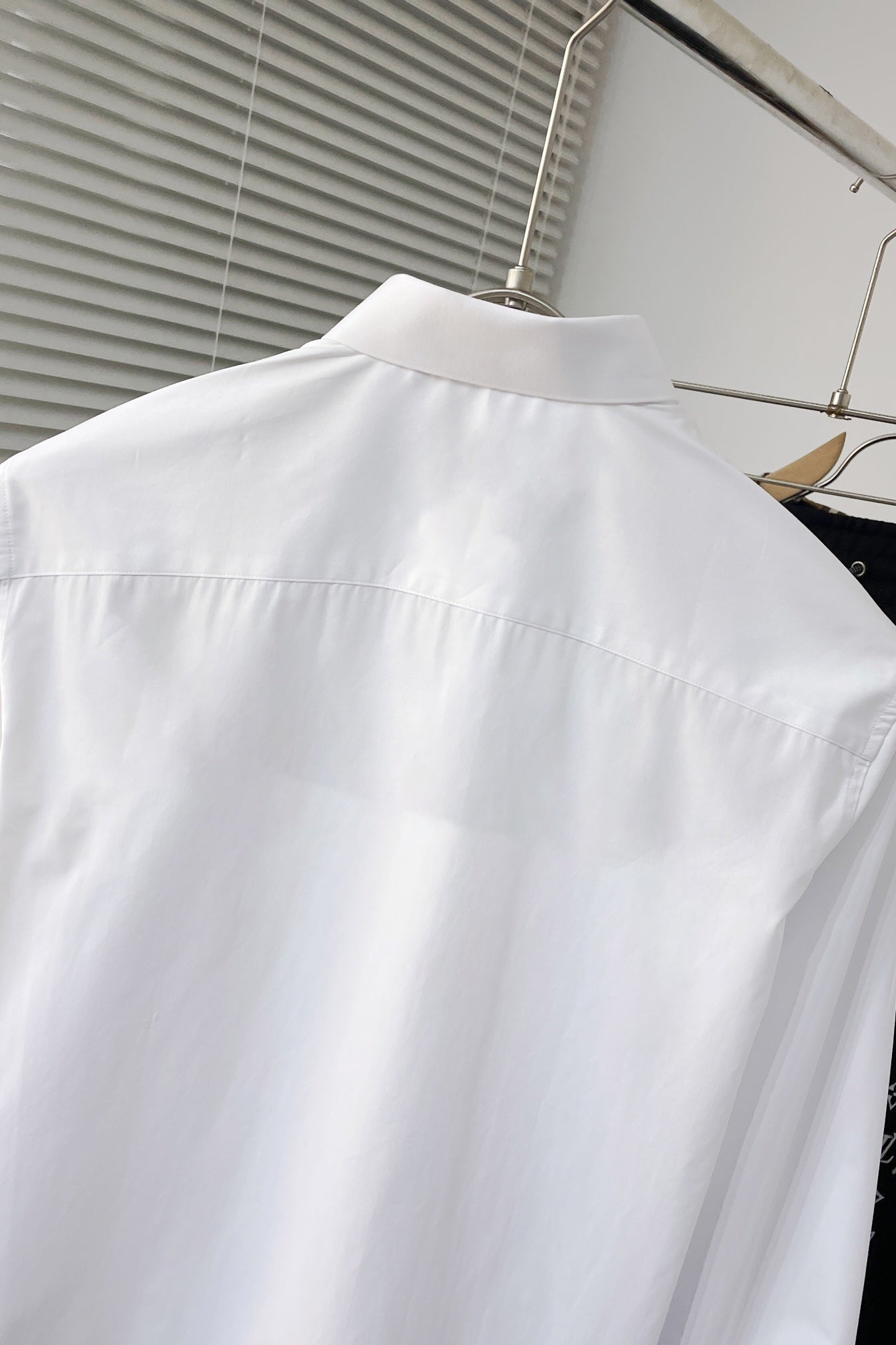 Pre-Owned Louis Vuitton Men’s White Long Sleeve Shirt – Classic Business Casual, Like New