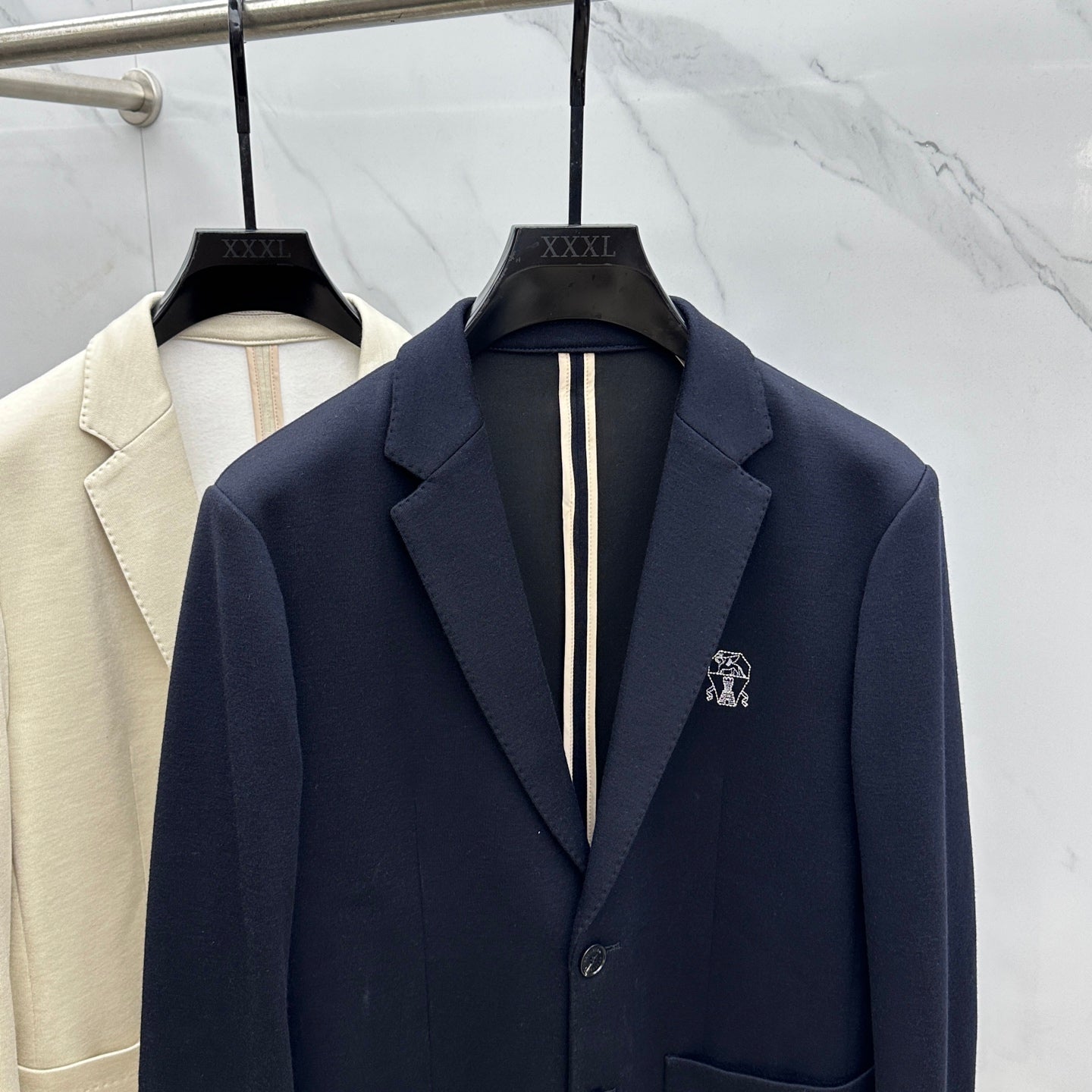 Pre-Owned BC Tailored Blazer – Like New Navy Suit Jacket with Logo Embroidery, Timeless Classic