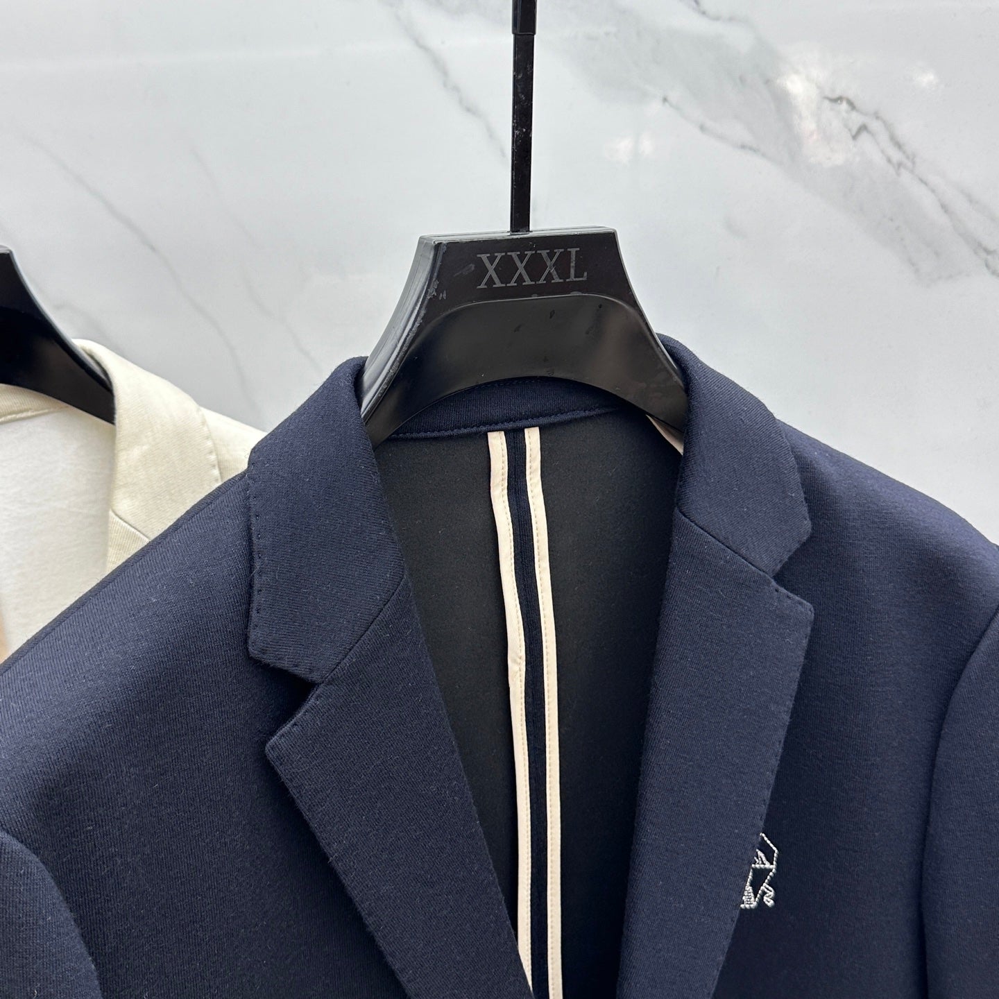 Pre-Owned BC Tailored Blazer – Like New Navy Suit Jacket with Logo Embroidery, Timeless Classic