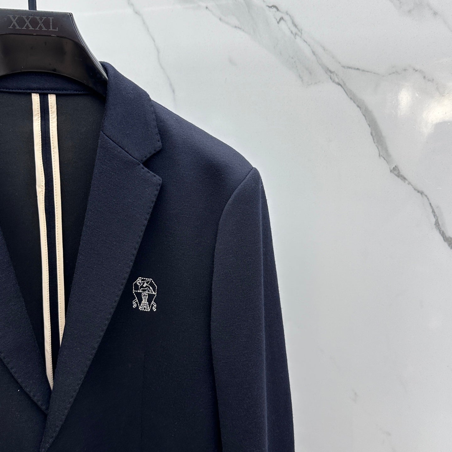 Pre-Owned BC Tailored Blazer – Like New Navy Suit Jacket with Logo Embroidery, Timeless Classic