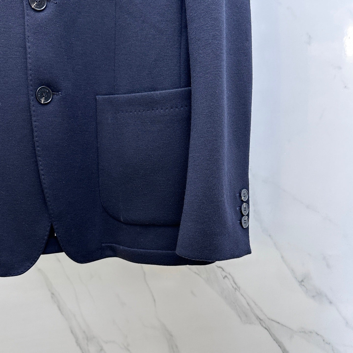 Pre-Owned BC Tailored Blazer – Like New Navy Suit Jacket with Logo Embroidery, Timeless Classic
