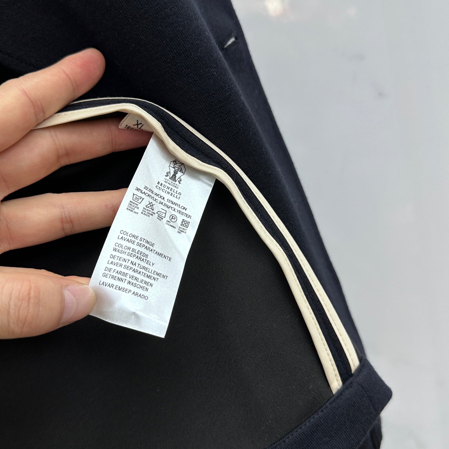 Pre-Owned BC Tailored Blazer – Like New Navy Suit Jacket with Logo Embroidery, Timeless Classic