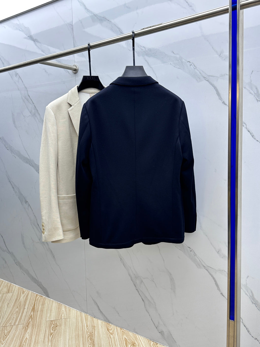 Pre-Owned BC Tailored Blazer – Like New Navy Suit Jacket with Logo Embroidery, Timeless Classic