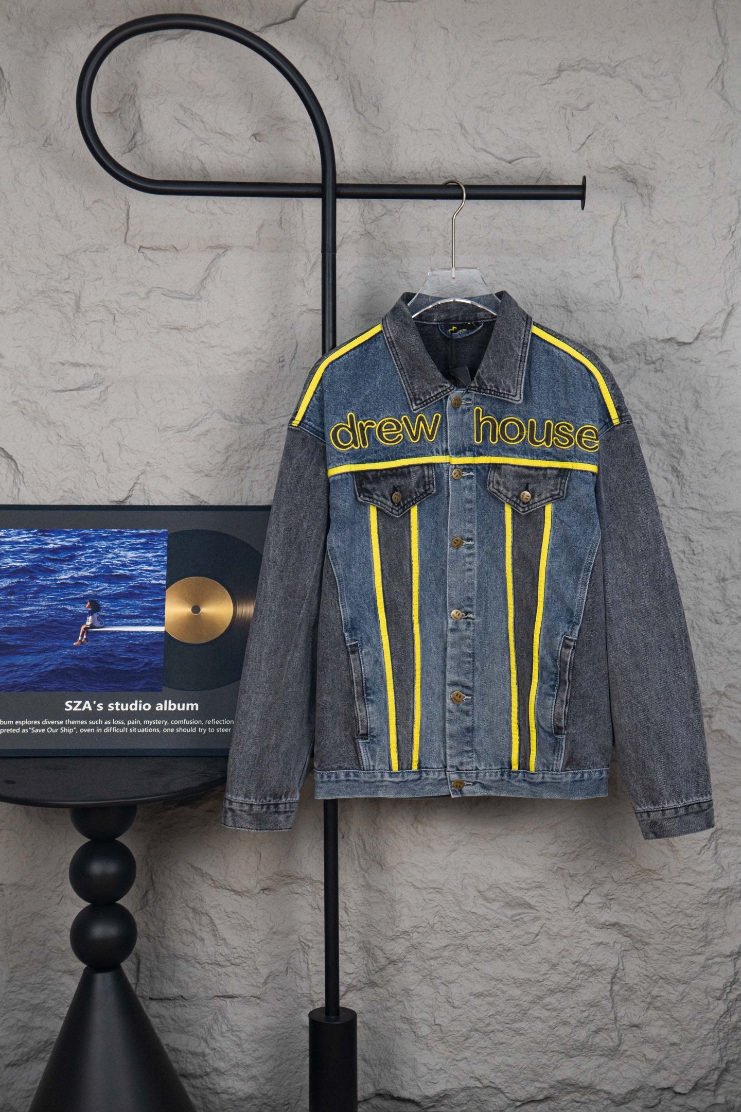 Luxury Vintage Collectible Denim Jacket – Iconic Smiley Patch, Bold Logo Embroidery, Rare Streetwear Edition