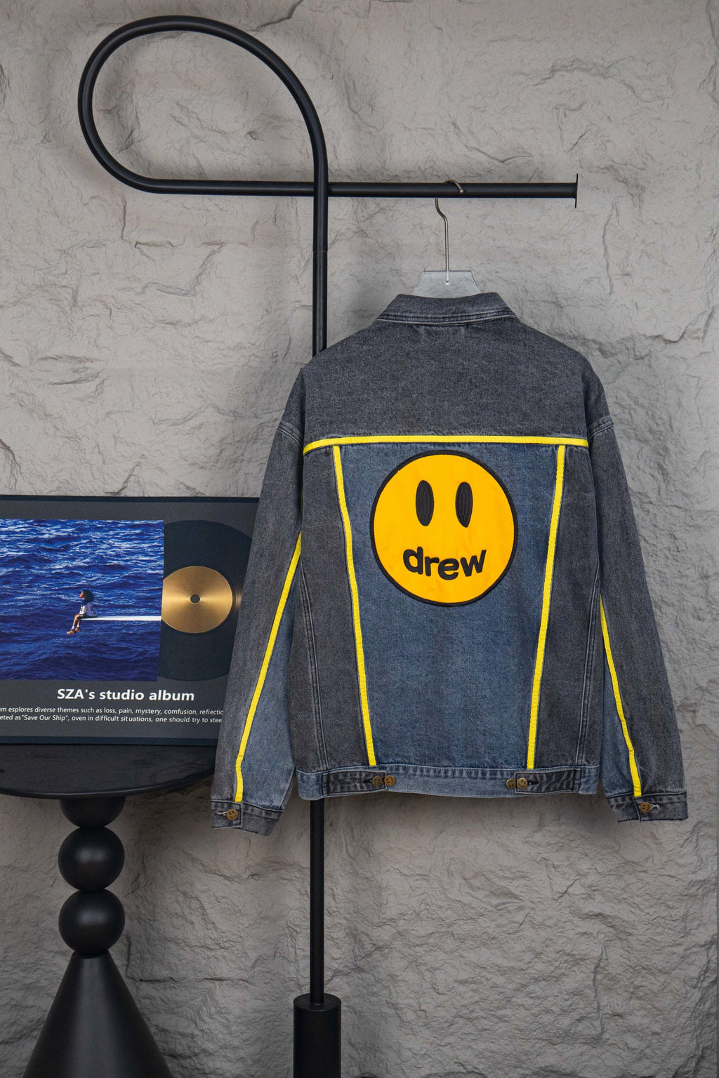 Luxury Vintage Collectible Denim Jacket – Iconic Smiley Patch, Bold Logo Embroidery, Rare Streetwear Edition