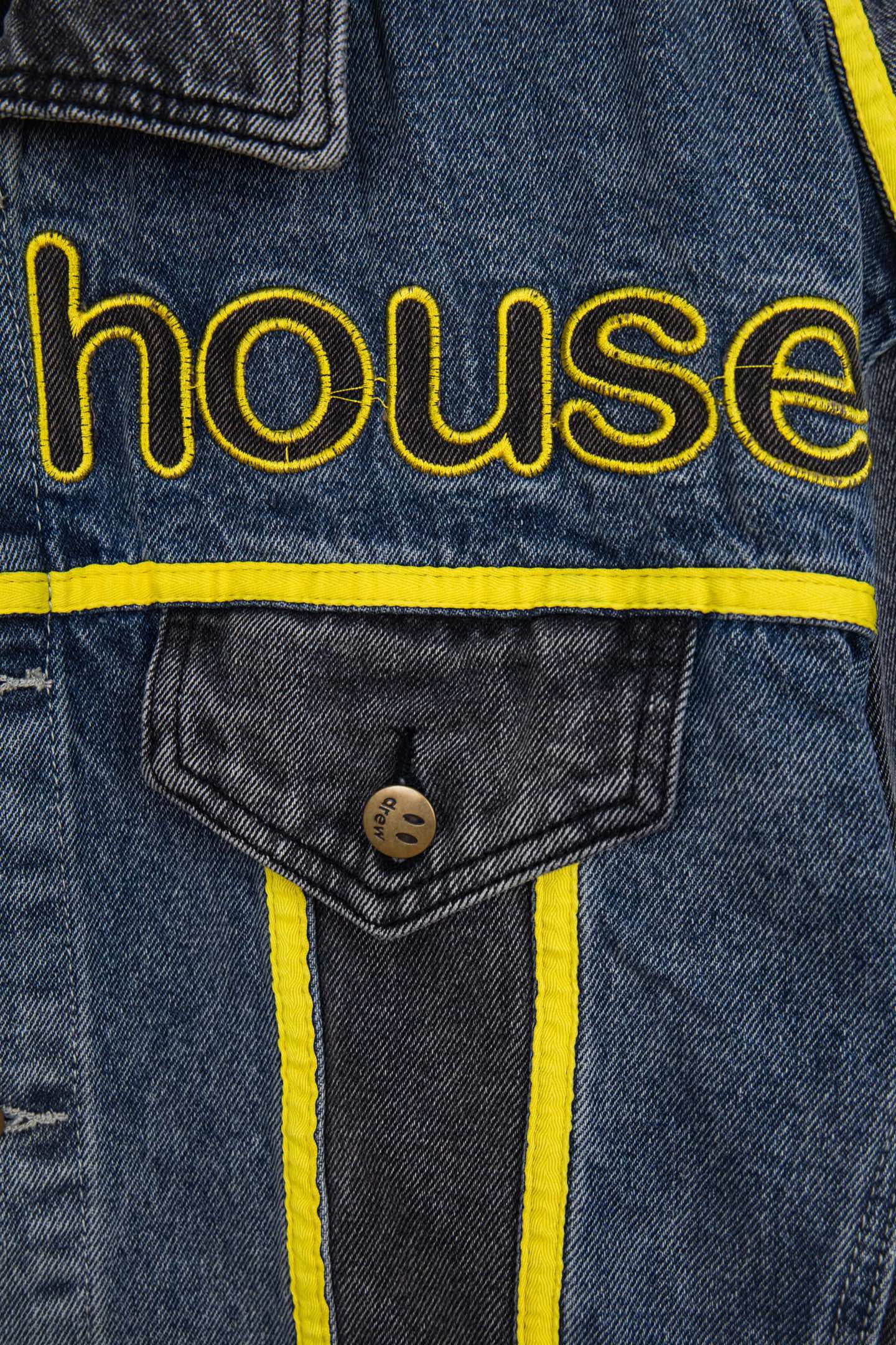 Luxury Vintage Collectible Denim Jacket – Iconic Smiley Patch, Bold Logo Embroidery, Rare Streetwear Edition