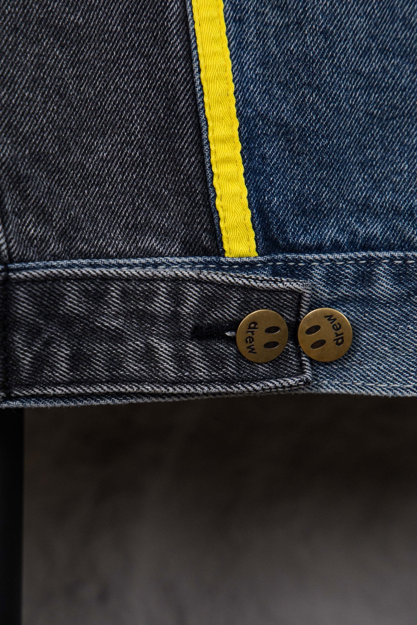 Luxury Vintage Collectible Denim Jacket – Iconic Smiley Patch, Bold Logo Embroidery, Rare Streetwear Edition