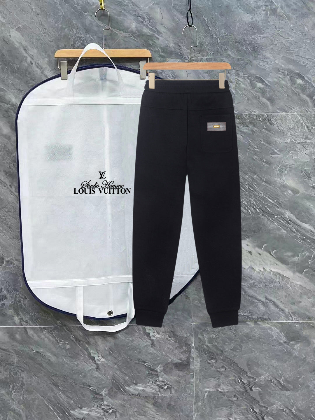 Pre-Owned Louis Vuitton Casual Sweatpants – Black Drawstring Logo Patch, Versatile Streetwear Luxury