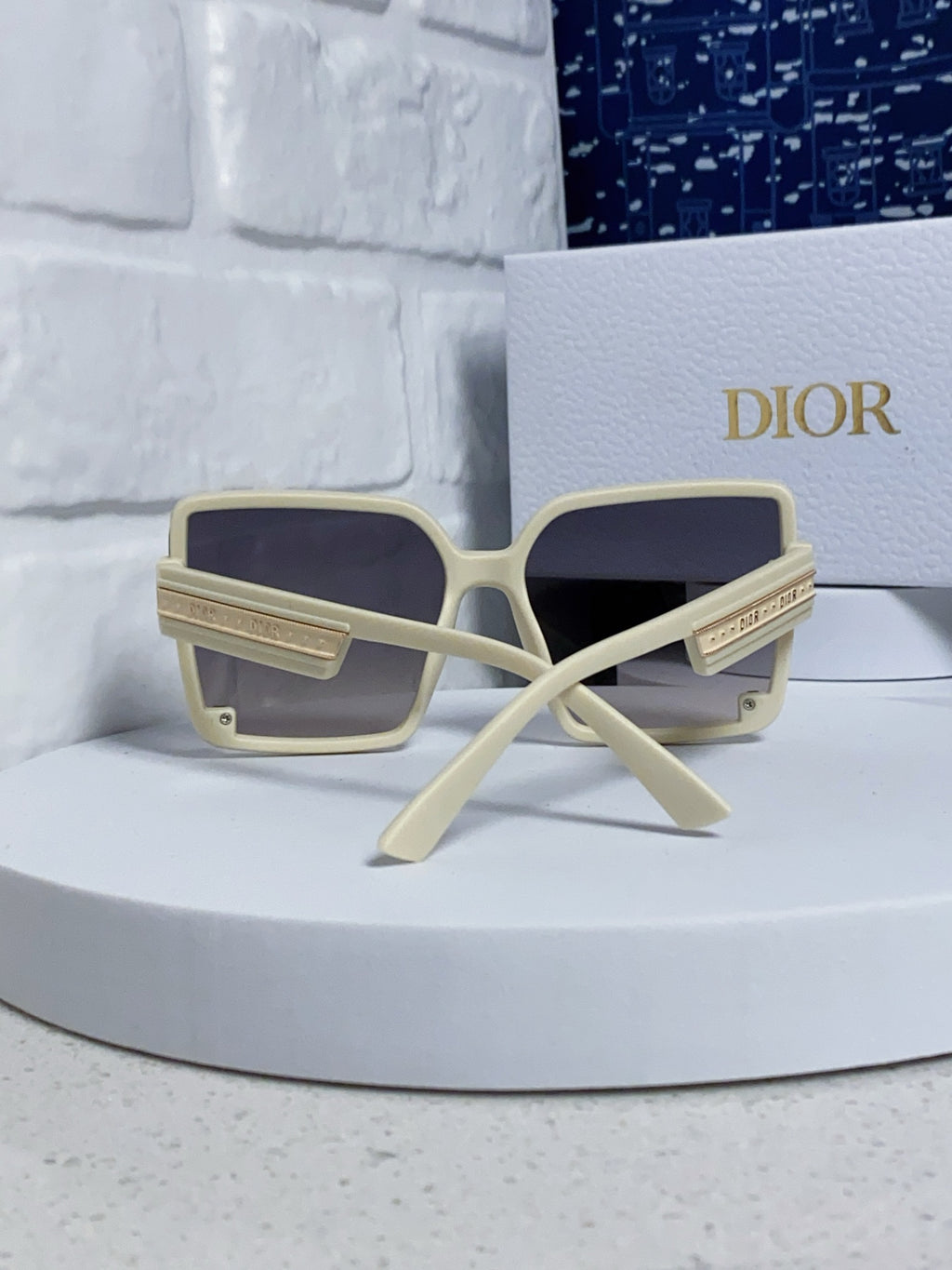 Pre-Owned Dior Frameless Square Sunglasses – Elegant Cream & Gold Accent