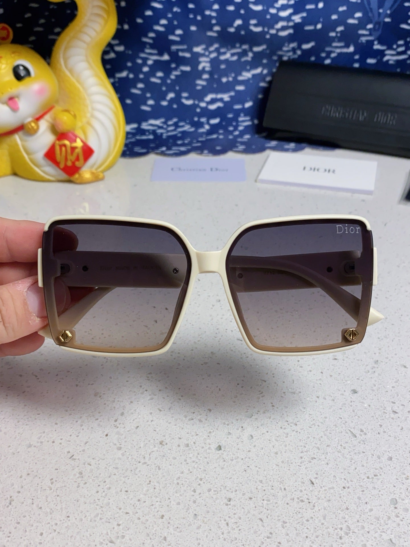 Pre-Owned Dior Frameless Square Sunglasses – Elegant Cream & Gold Accent