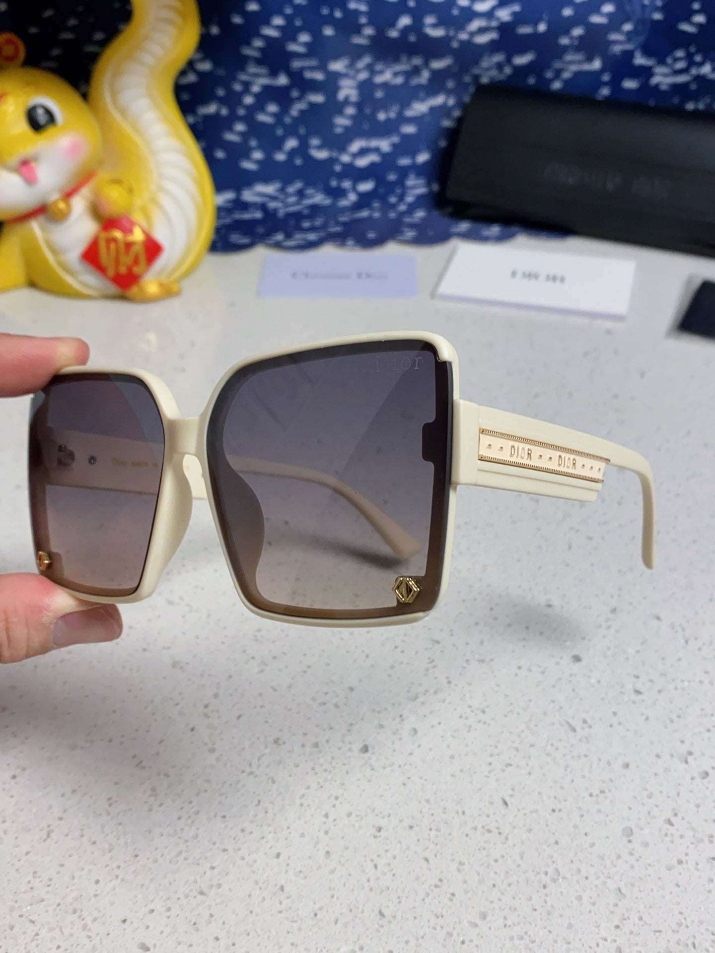 Pre-Owned Dior Frameless Square Sunglasses – Elegant Cream & Gold Accent