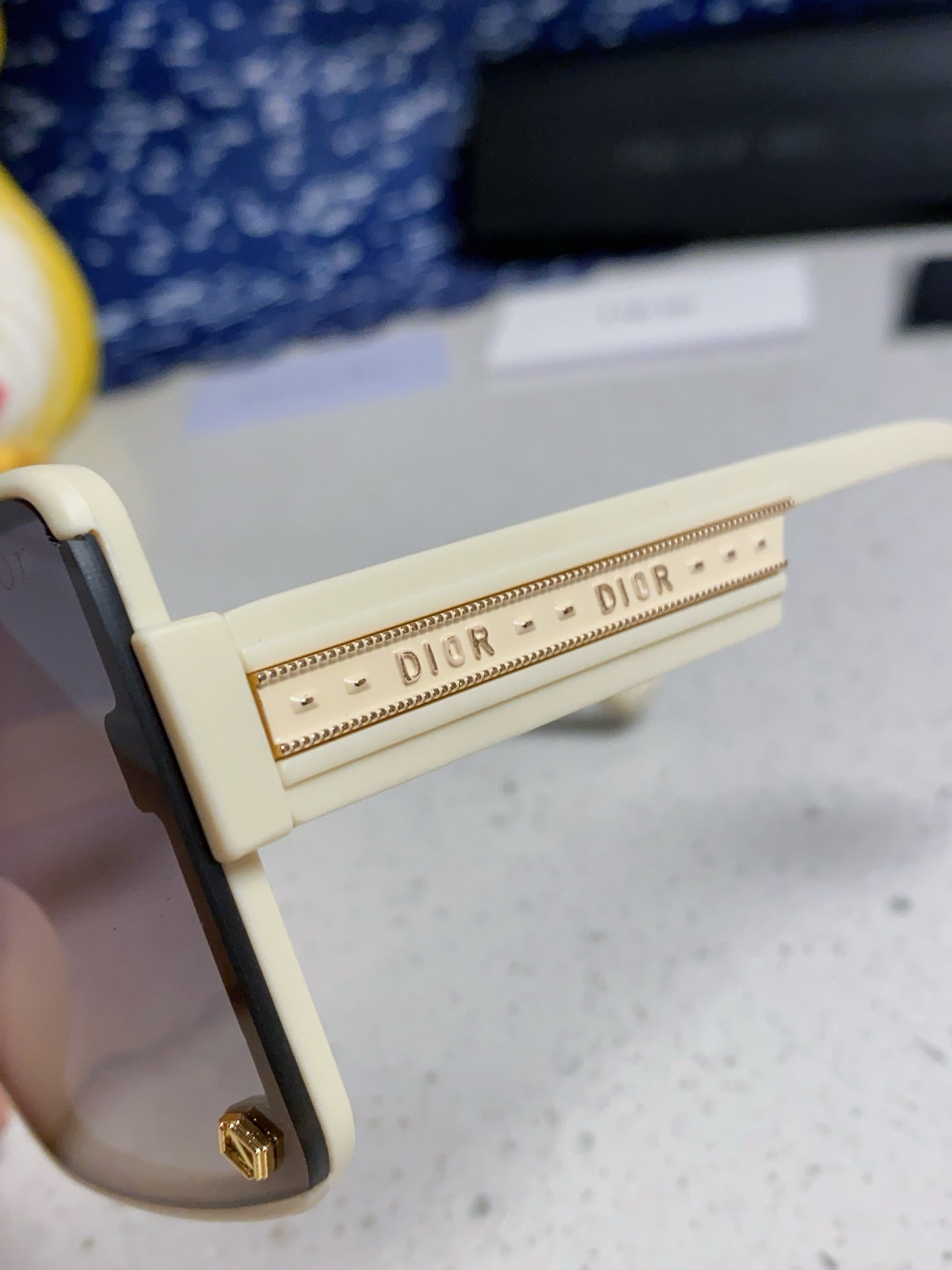 Pre-Owned Dior Frameless Square Sunglasses – Elegant Cream & Gold Accent