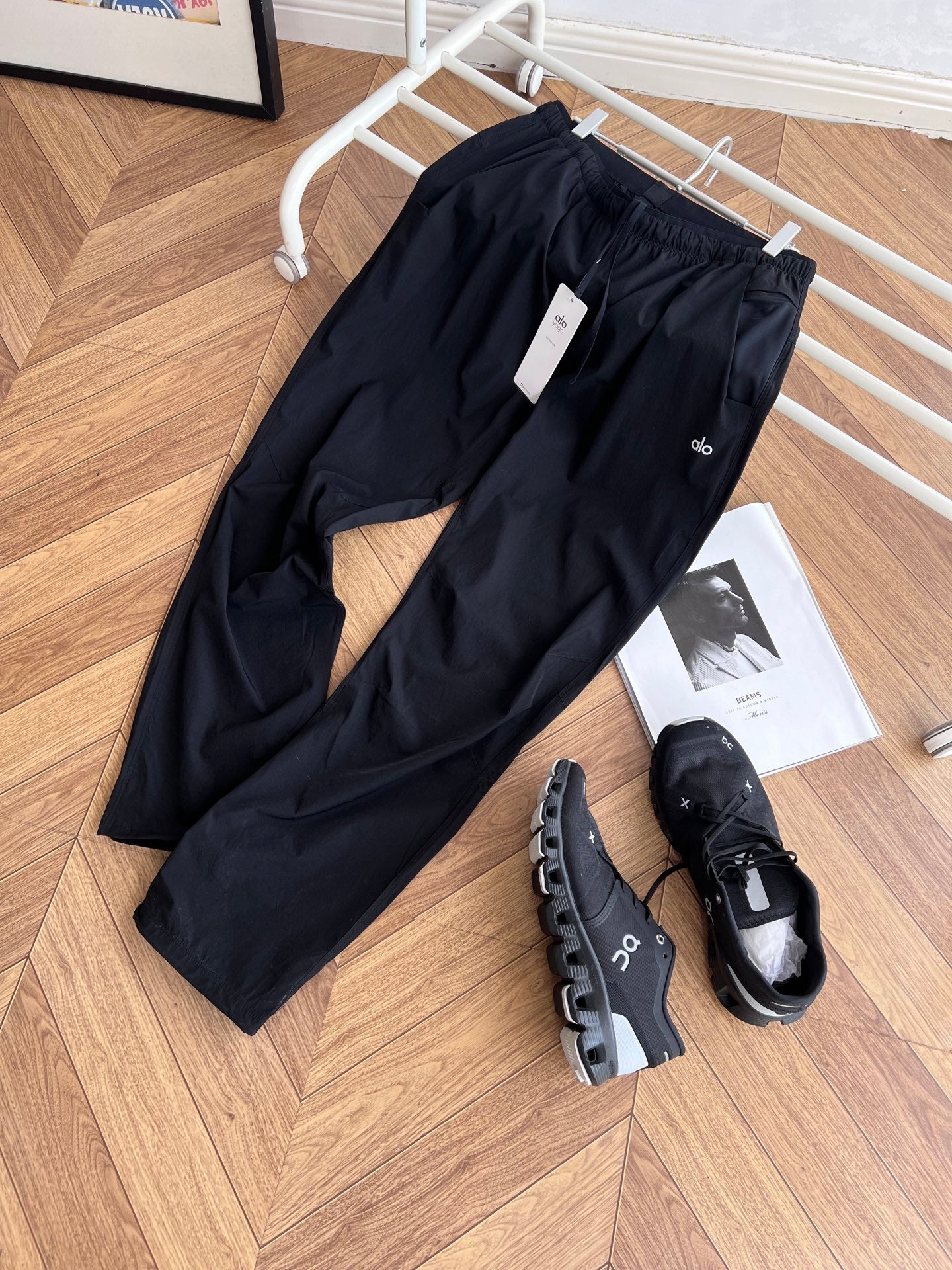 Pre-Owned Alo Conquer React Nylon Joggers – Quick-Dry Performance Pants, Streamlined Fit, Like New