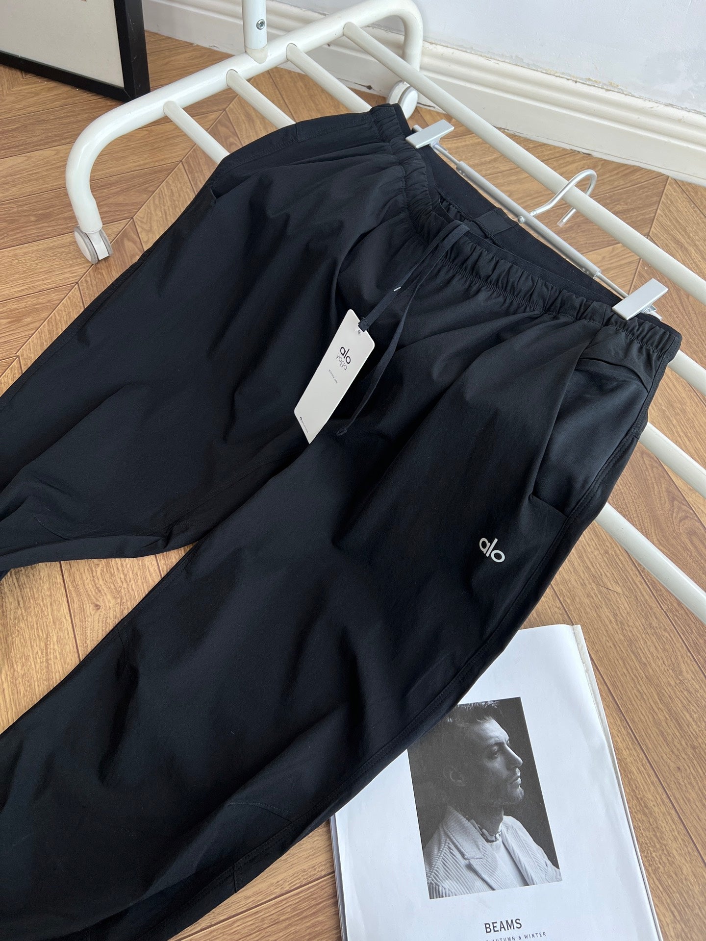 Pre-Owned Alo Conquer React Nylon Joggers – Quick-Dry Performance Pants, Streamlined Fit, Like New