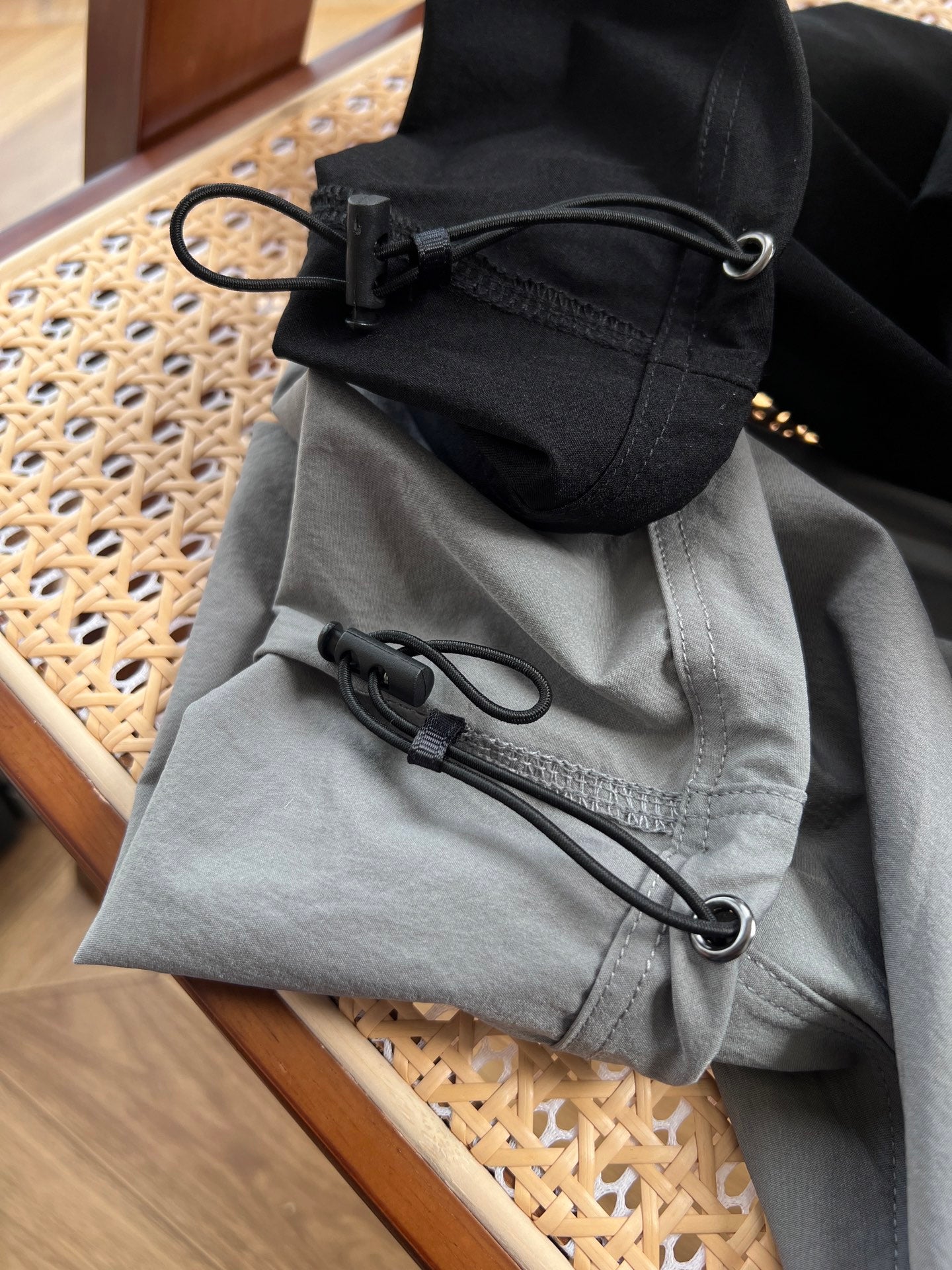 Pre-Owned Alo Conquer React Nylon Joggers – Quick-Dry Performance Pants, Streamlined Fit, Like New