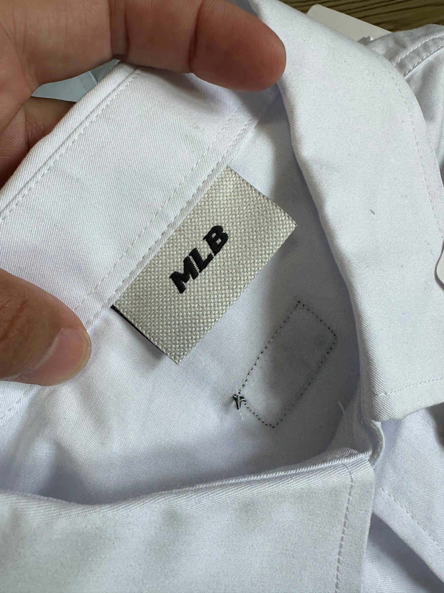 Pre-Owned MLB NY Logo Embroidered Shirt – Casual Button-Up with Chest Pocket Patch, Unisex Style