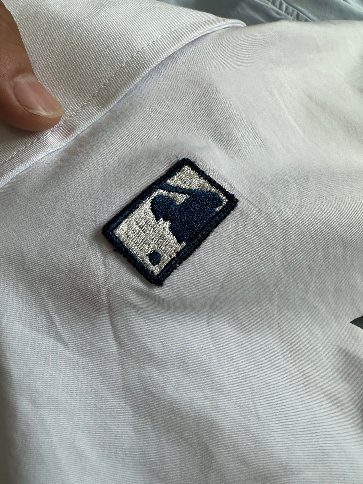 Pre-Owned MLB NY Logo Embroidered Shirt – Casual Button-Up with Chest Pocket Patch, Unisex Style