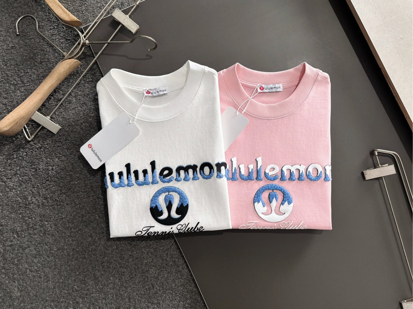 Pre-Owned LULU Pink Graphic Logo Tee – Casual Round-Neck Short-Sleeve T-Shirt, Like New