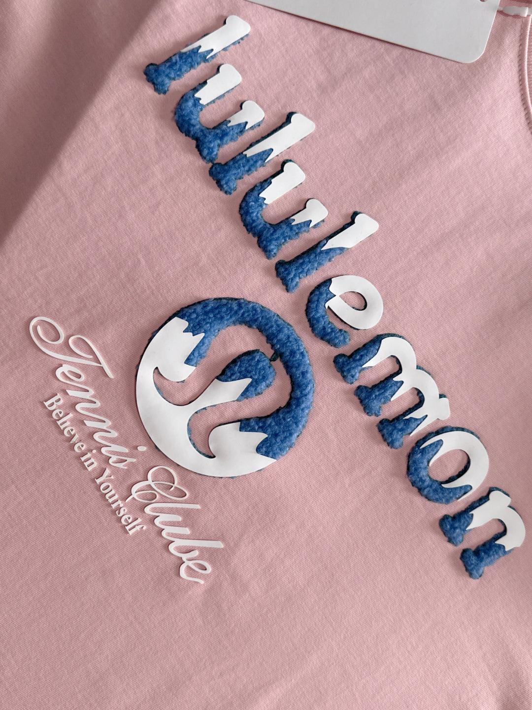 Pre-Owned LULU Pink Graphic Logo Tee – Casual Round-Neck Short-Sleeve T-Shirt, Like New