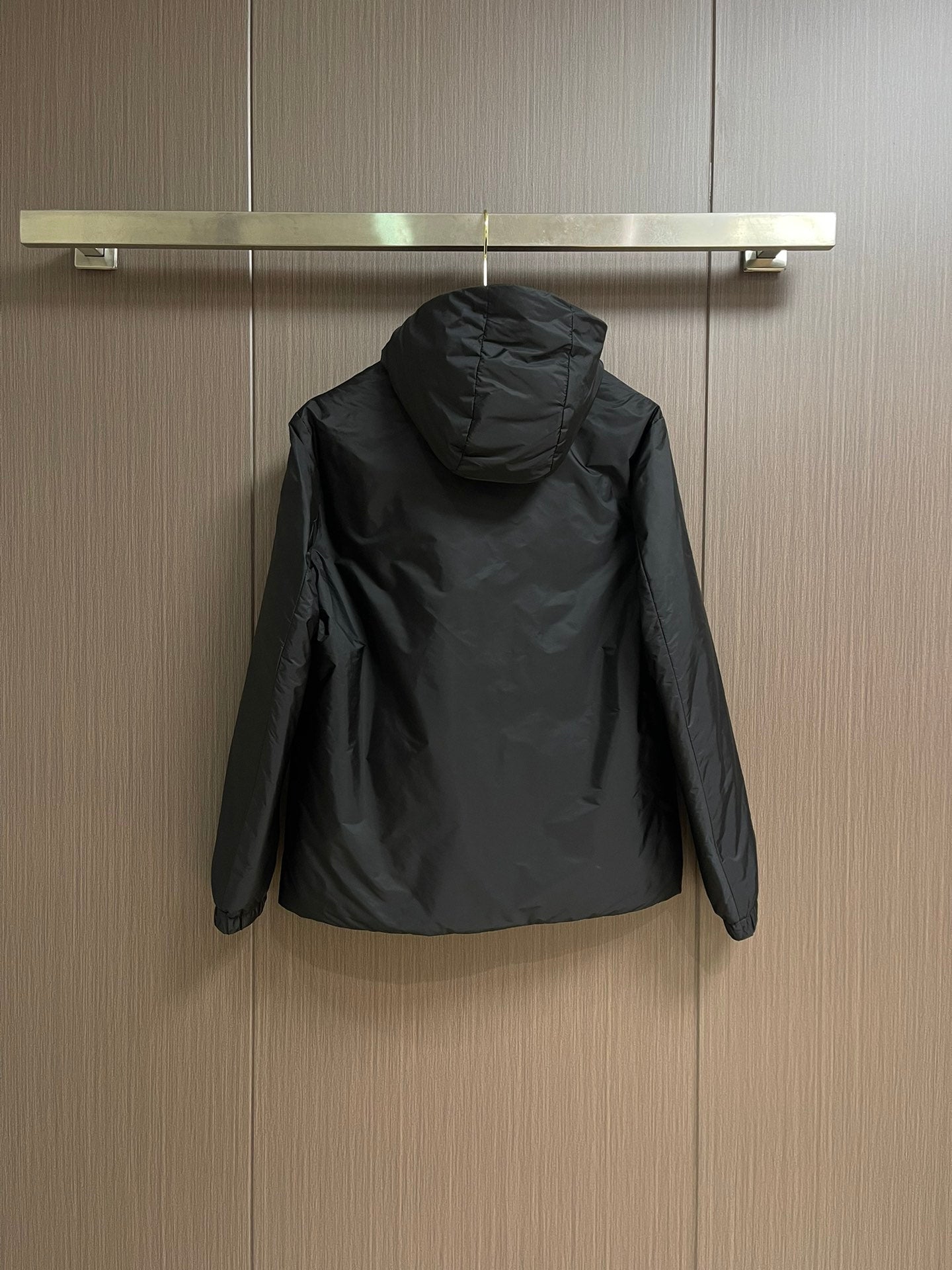 Pre-Owned Prada Down Jacket – Classic Hooded Puffer Coat with Iconic Triangle Logo, Black Edition
