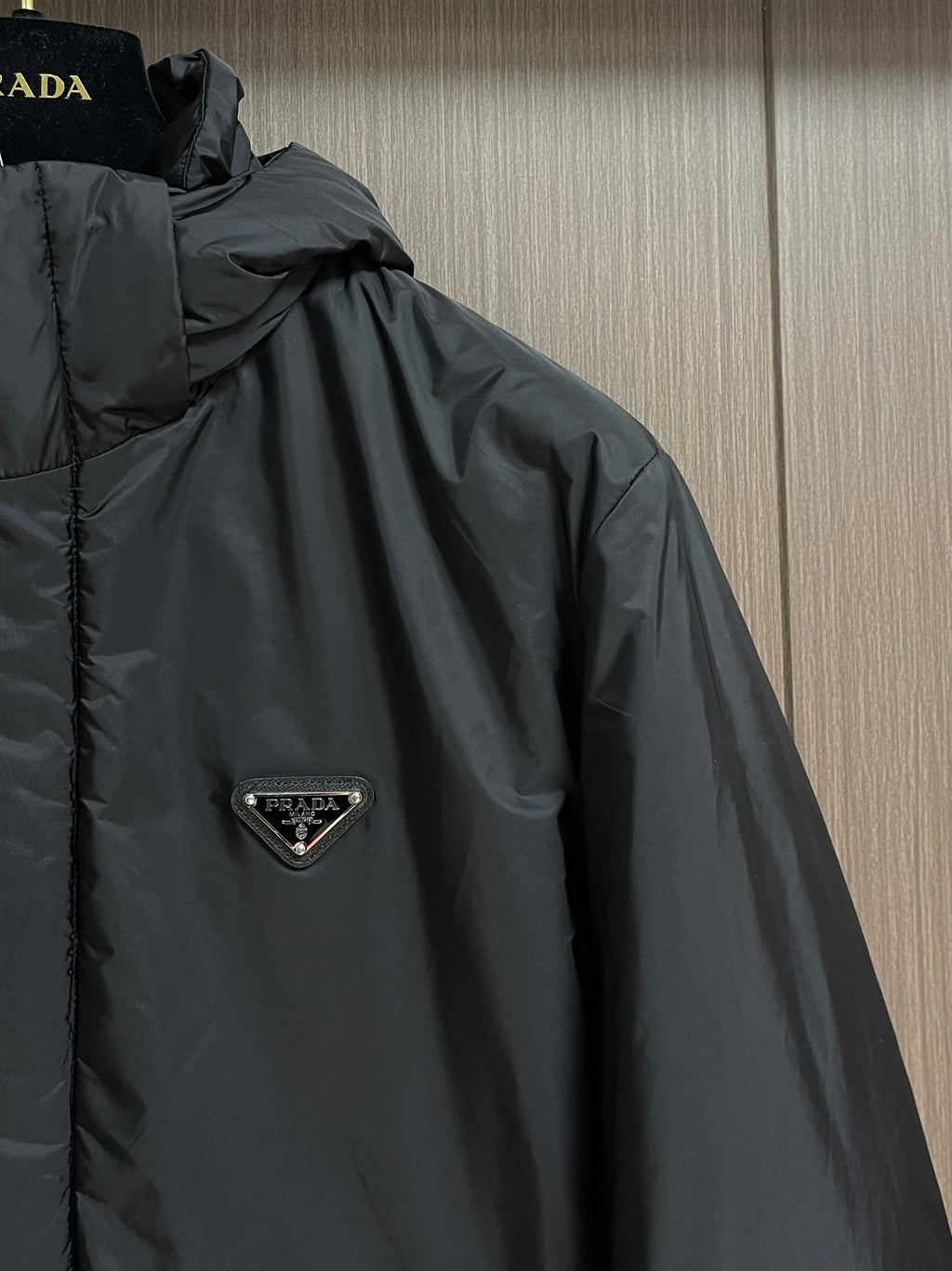 Pre-Owned Prada Down Jacket – Classic Hooded Puffer Coat with Iconic Triangle Logo, Black Edition