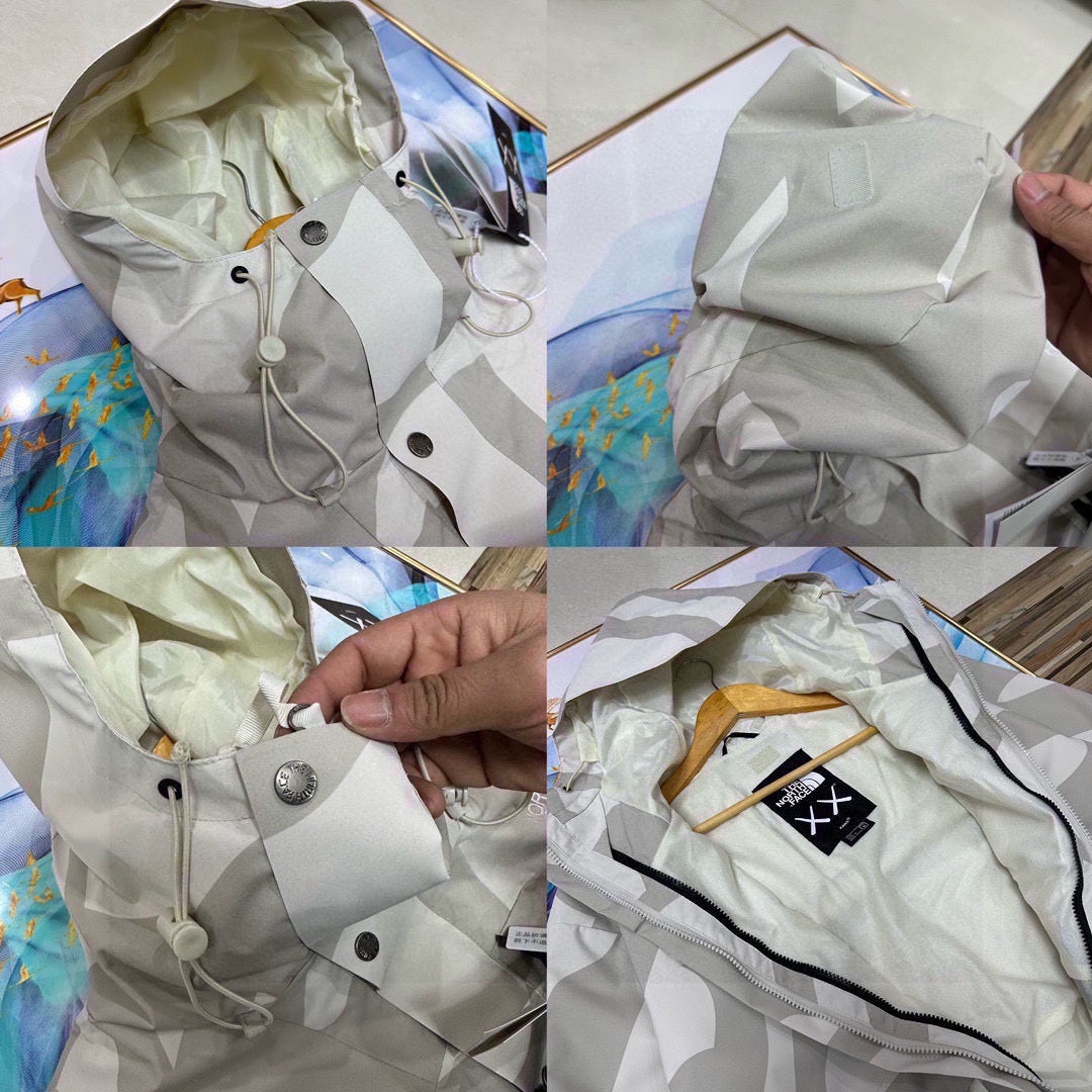 Pre-Owned TNF x KAWS 1986 Retro Mountain Jacket – Iconic Camo Patchwork Hooded Outerwear, Unisex, Near New