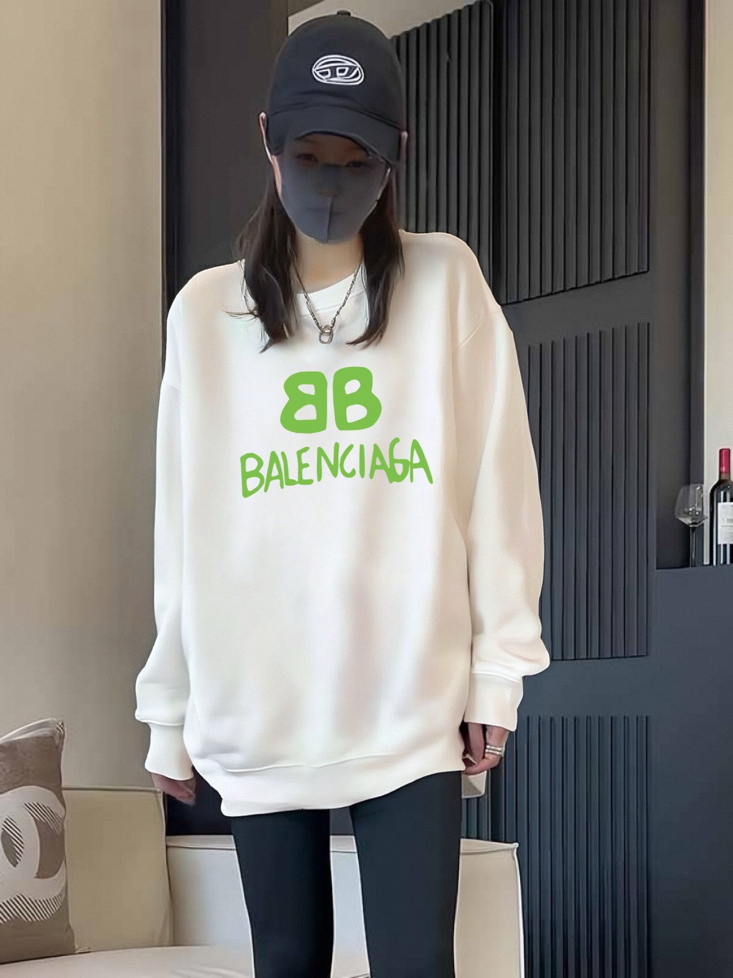 Pre-Owned Balenciaga Logo Sweatshirt – Oversized Round-Neck Cotton Pullover, Like New