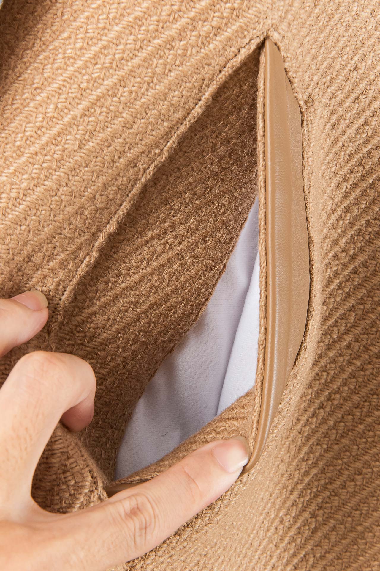 Pre-Owned Burberry Wool-Cashmere Coat – Like New Camel Longline Overcoat, Timeless Luxury