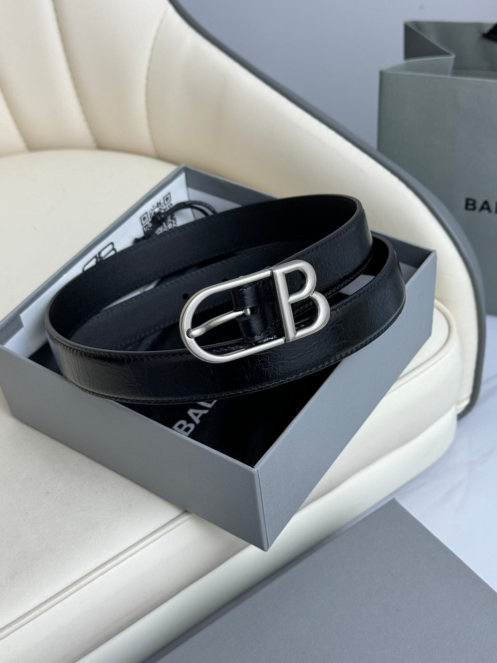 Pre-Owned Balenciaga Leather Belt – 2.5cm Width, Classic BB Logo Buckle, Like New Condition