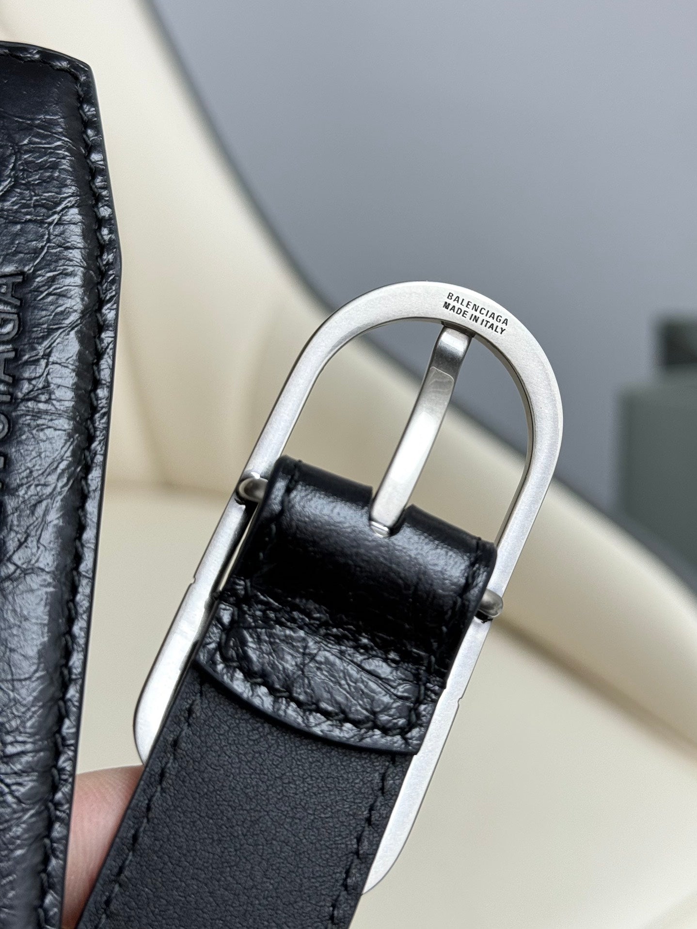 Pre-Owned Balenciaga Leather Belt – 2.5cm Width, Classic BB Logo Buckle, Like New Condition