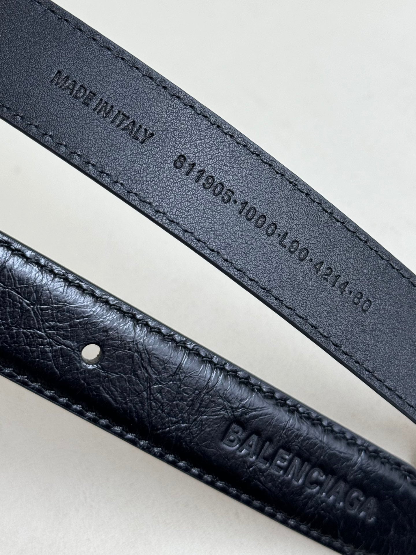 Pre-Owned Balenciaga Leather Belt – 2.5cm Width, Classic BB Logo Buckle, Like New Condition