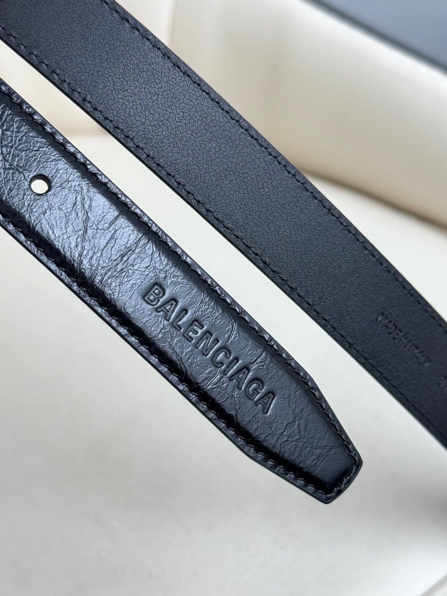 Pre-Owned Balenciaga Leather Belt – 2.5cm Width, Classic BB Logo Buckle, Like New Condition