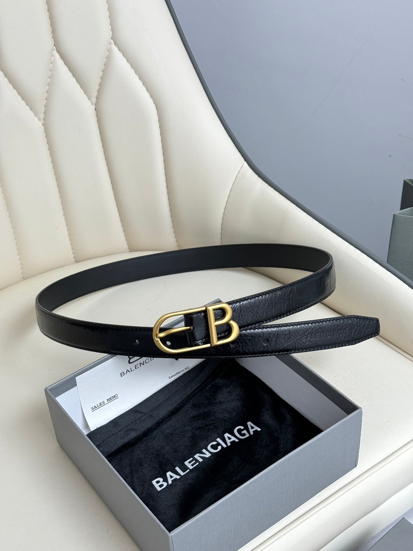 Pre-Owned Balenciaga Leather Belt – 2.5cm Width, Classic BB Logo Buckle, Like New Condition