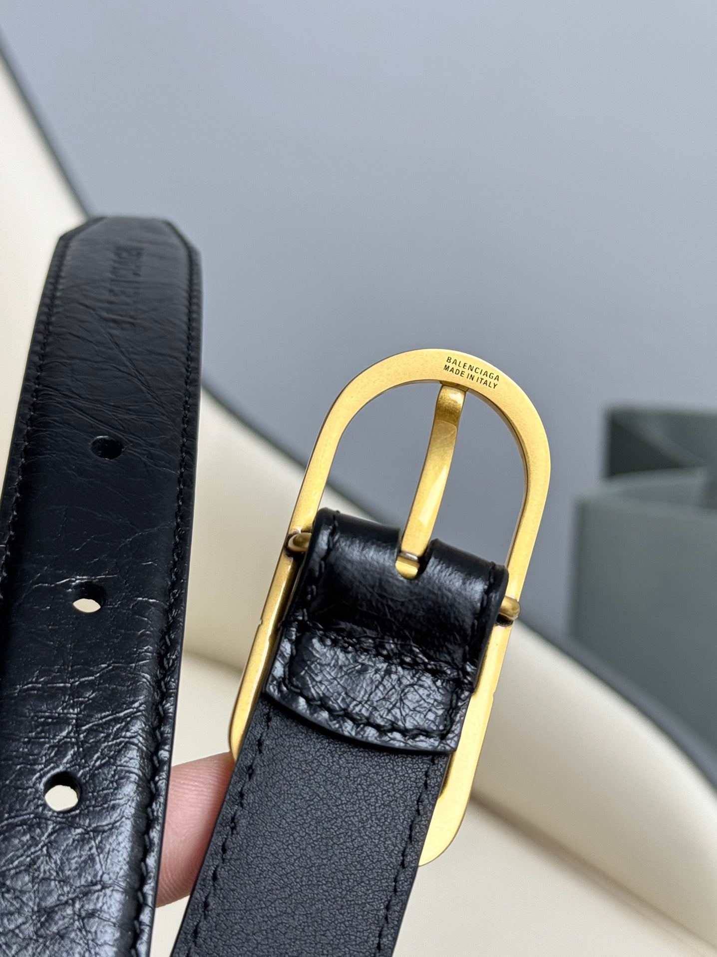 Pre-Owned Balenciaga Leather Belt – 2.5cm Width, Classic BB Logo Buckle, Like New Condition