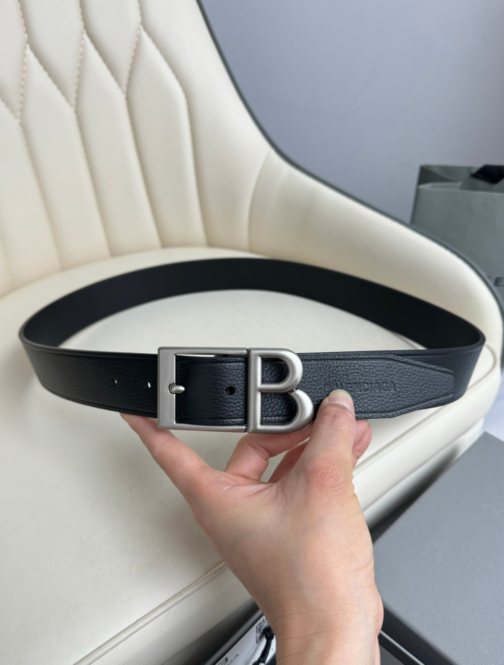 Pre-Owned Balenciaga Leather Belt – 3.5cm Width, Classic BB Logo Buckle, Minimalist Luxury