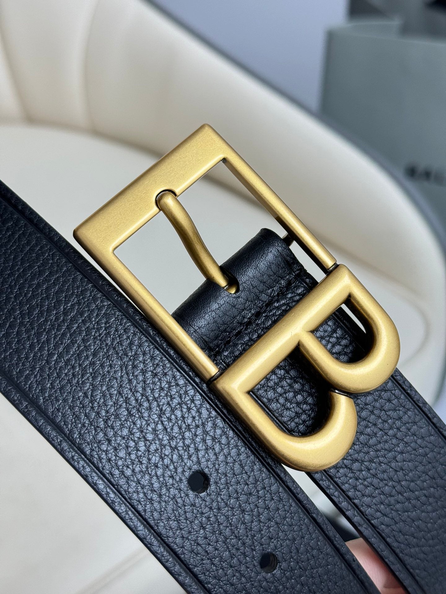 Pre-Owned Balenciaga Leather Belt – 3.5cm Width, Classic BB Logo Buckle, Minimalist Luxury