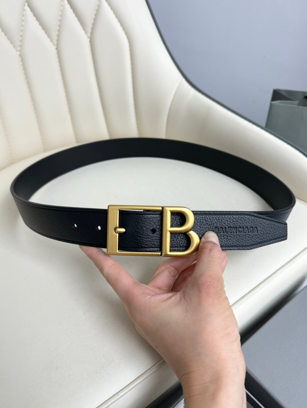 Pre-Owned Balenciaga Leather Belt – 3.5cm Width, Classic BB Logo Buckle, Minimalist Luxury