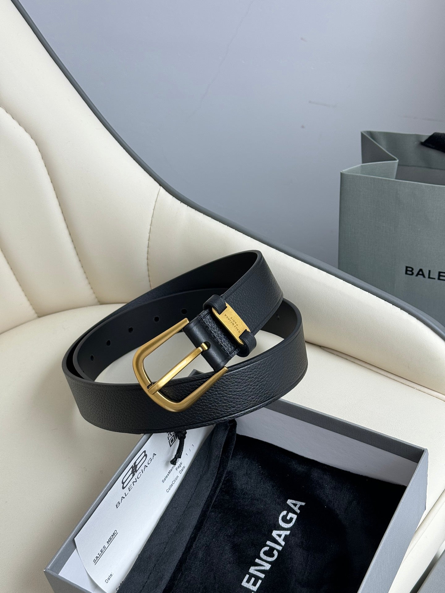 Pre-Owned Balenciaga Leather Belt – 3.5cm Width, Gold-Tone Buckle, Timeless Minimalist Luxury
