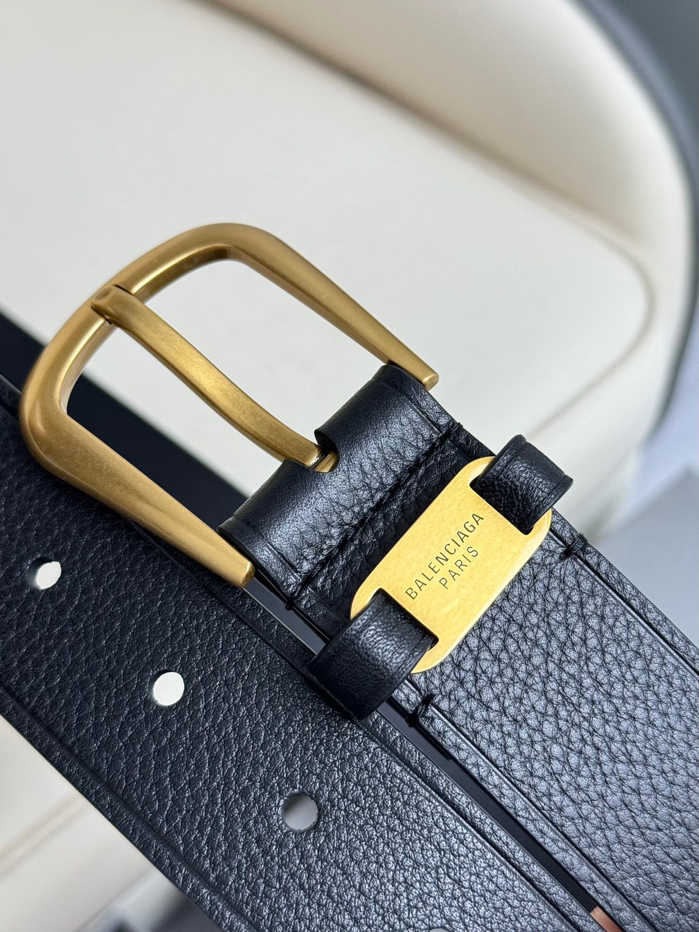 Pre-Owned Balenciaga Leather Belt – 3.5cm Width, Gold-Tone Buckle, Timeless Minimalist Luxury